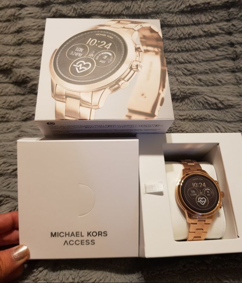 Faktisk Og hold Betydning Michael Kors - Access Runway Smartwatch - My Life is a Journey Not a  Destination: Lifestyle Blog