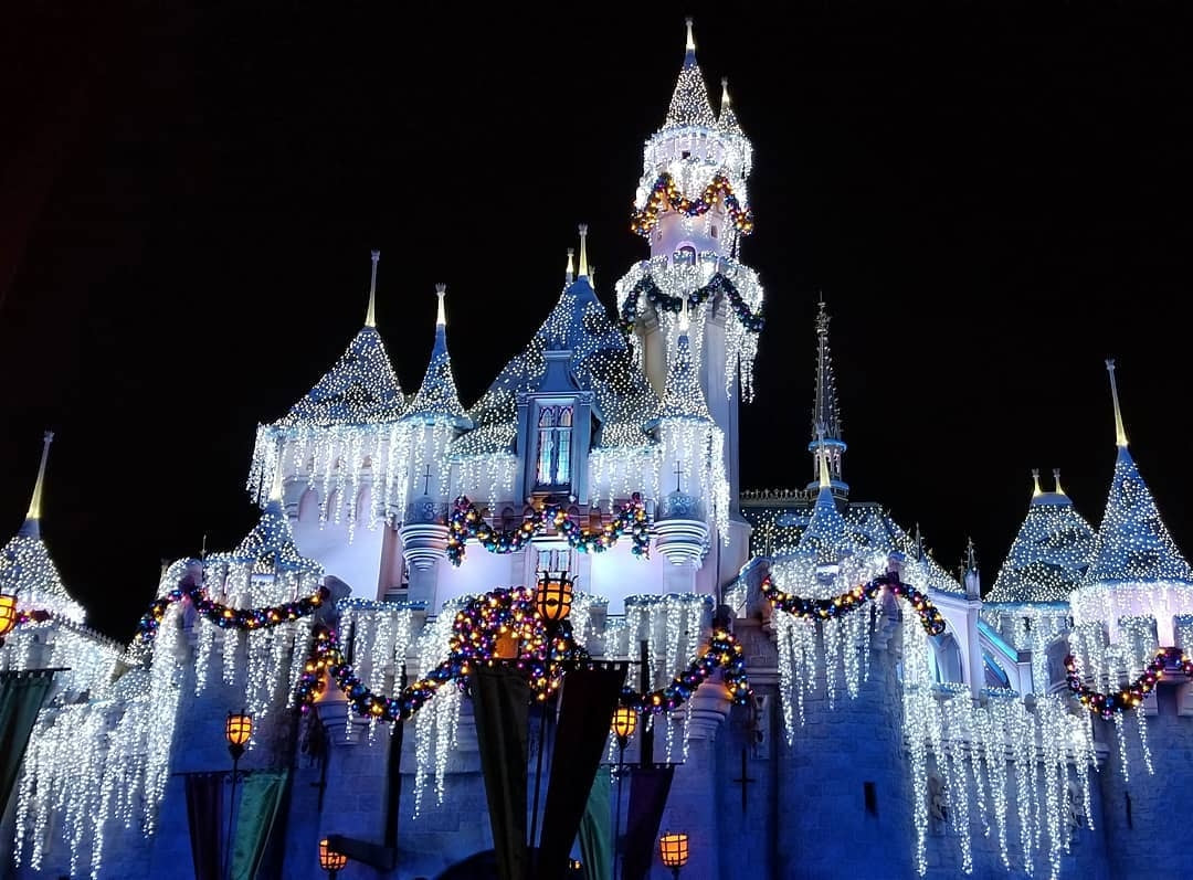 Holiday Celebrations Return to Disneyland November 2021