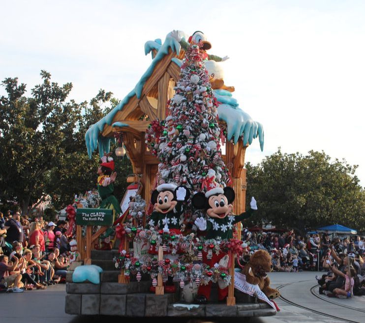 Christmas at Disneyland Resort 2018
