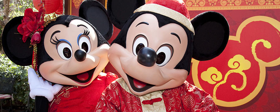 Mickey_and_Minnie_Lunar_New_Year_Disneyland